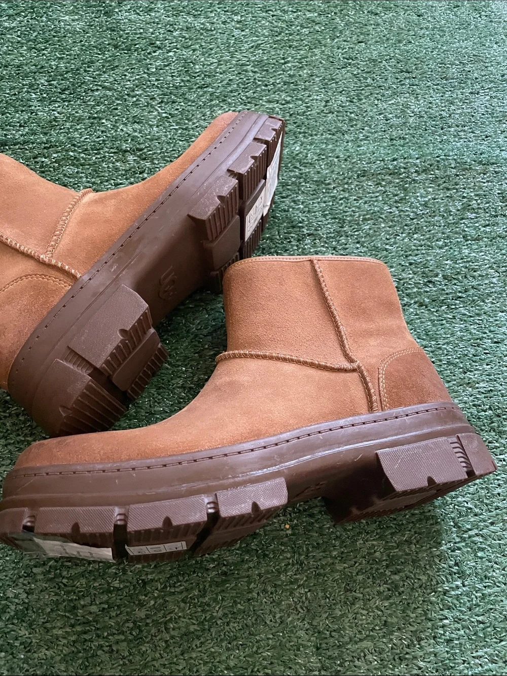 UGG Men’s Size 9 Skyview Classic Pull On Boots Chestnut Suede Waterproof 1135017